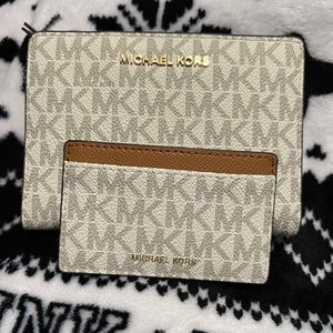 NWOT Michael Kors Medium Signature Logo Wallet and Card Holder